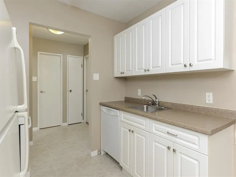 1000 Markham Rd — Photo 4