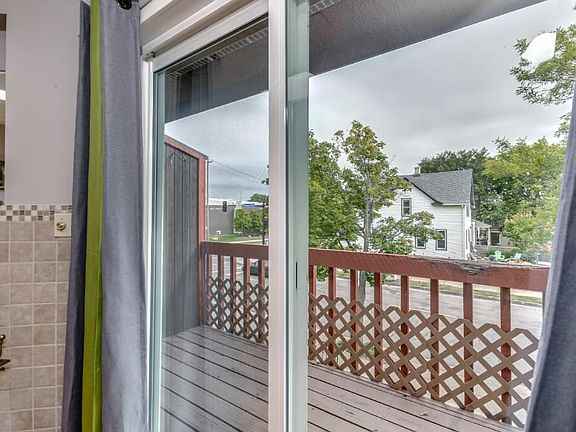 Upper level deck provides an outdoor living space hard to find in town home living!