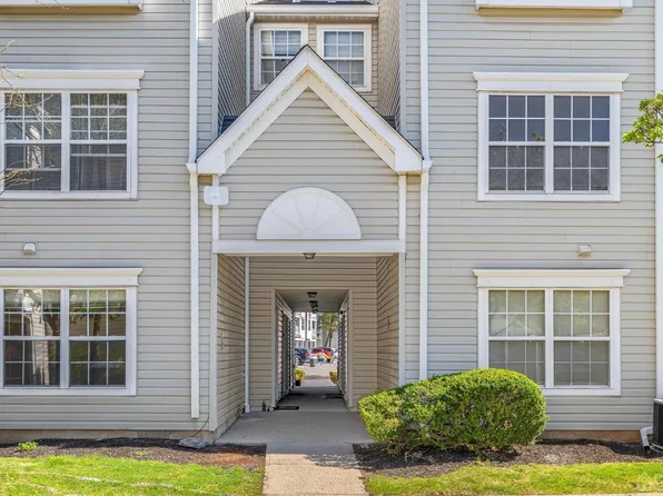 29 Newburgh Dr, Edison, NJ 08820