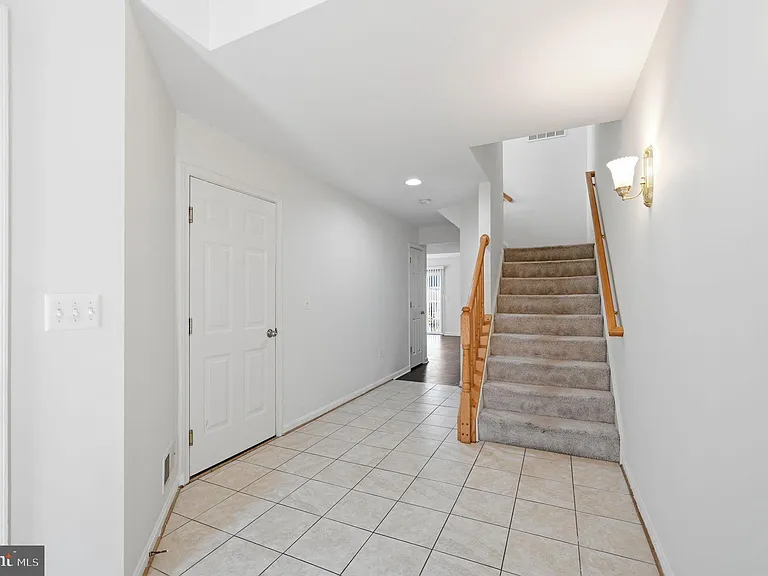 110 Chesterbrook Ct — Photo 2