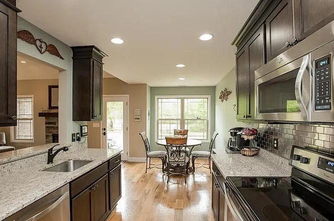1028 Station Dr — Photo 4