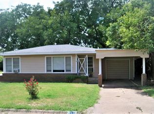 216 E 8th St, Coleman, TX 76834