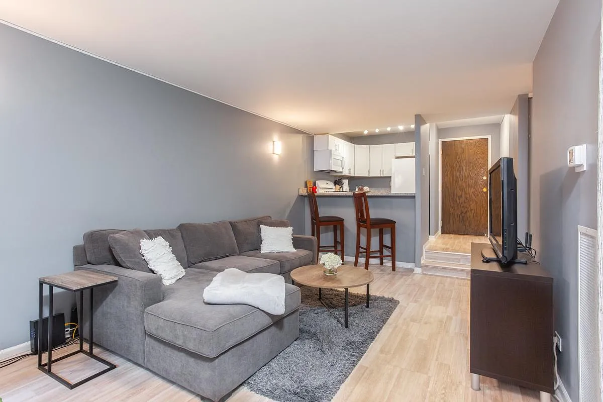 1 bed, 650 sqft, $2,100 — Photo 3