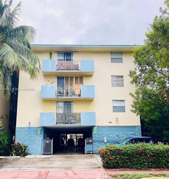 1st image of 915 Jefferson Ave APT 3C