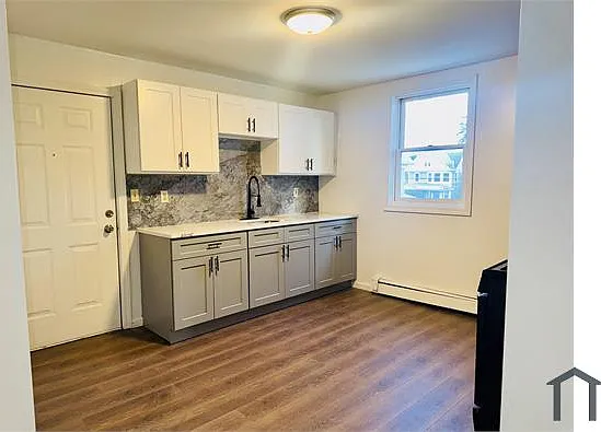 2 bed, 900 sqft, $2,300 — Photo 2