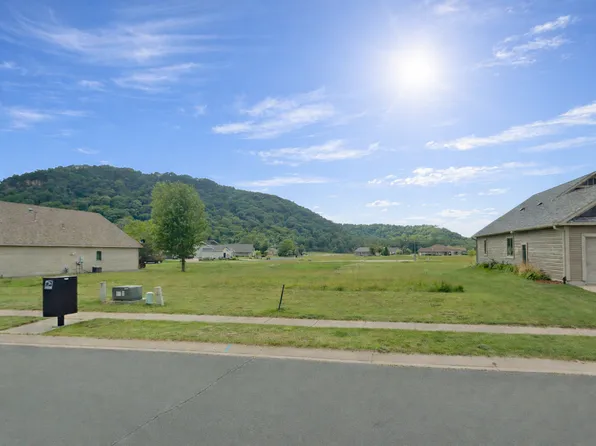 525 Coral Dr, Lake City, MN 55041