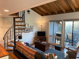 7720 SW Barnes Rd UNIT B, Portland, OR 97225