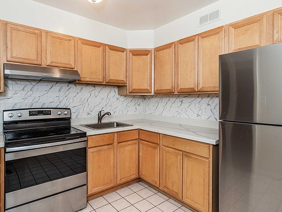 2nd image of 3015 Clement St #202