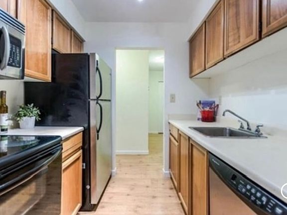 3rd image of 1422 E 3rd Ave #206