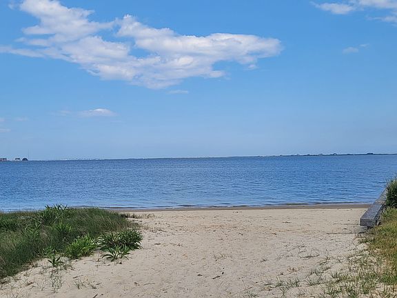 4th image of 12 Bayside Ave