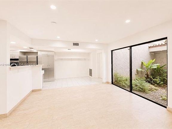5th image of 406 Saint Andrews Rd #Townhouse 53
