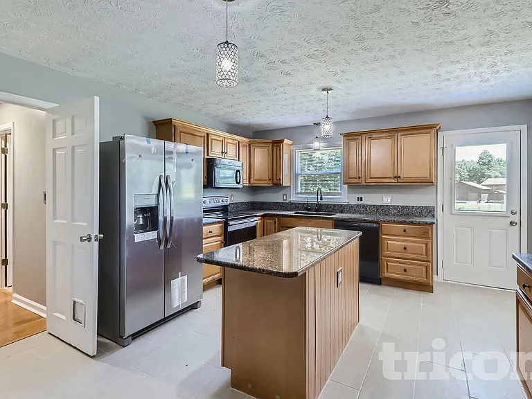130 Southwood Ct — Photo 2