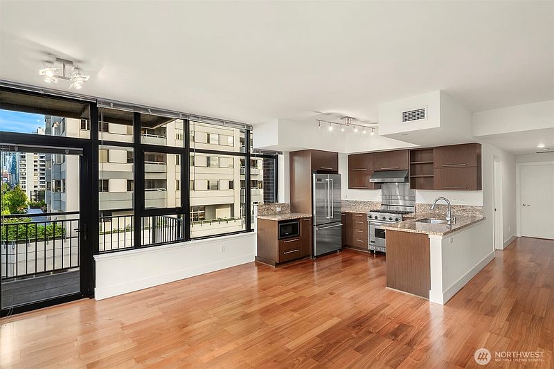 5th image of 2911 2nd Avenue #902