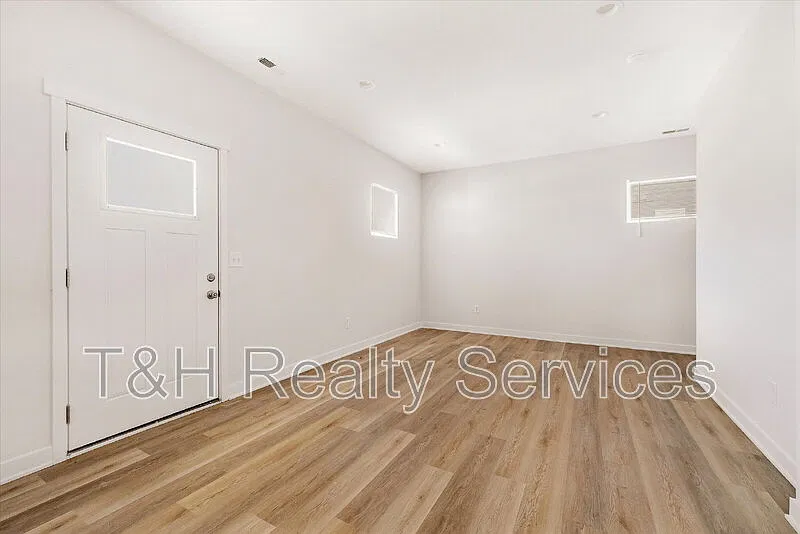 2 bed, 2.5 bath, 938 sqft, $1,525 — Photo 3