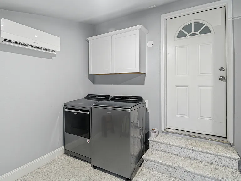 412 Charles Ave — Photo 11