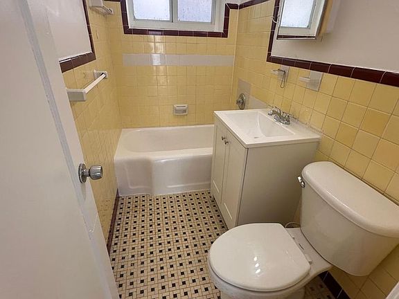 5th image of 2535 SW 27th St