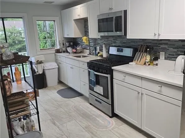 55 Court St #2, Bristol, RI 02809