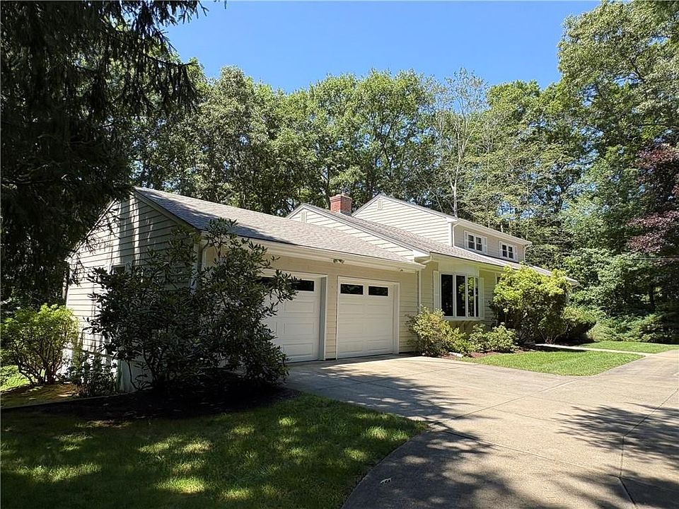 2nd image of 33 Mary Ann Dr