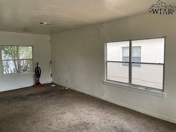 2nd image of 3208 York St #2