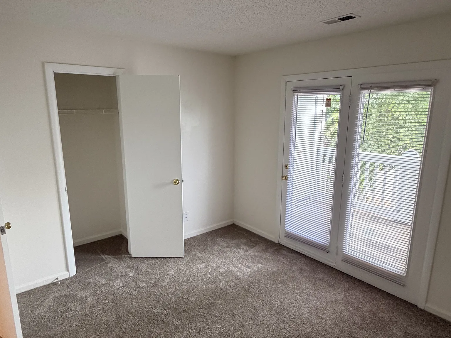 11 Hamiltons Bay Ct — Photo 3