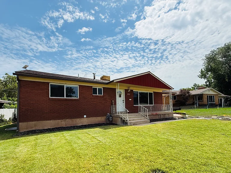3472 Gramercy Ave — Photo 1