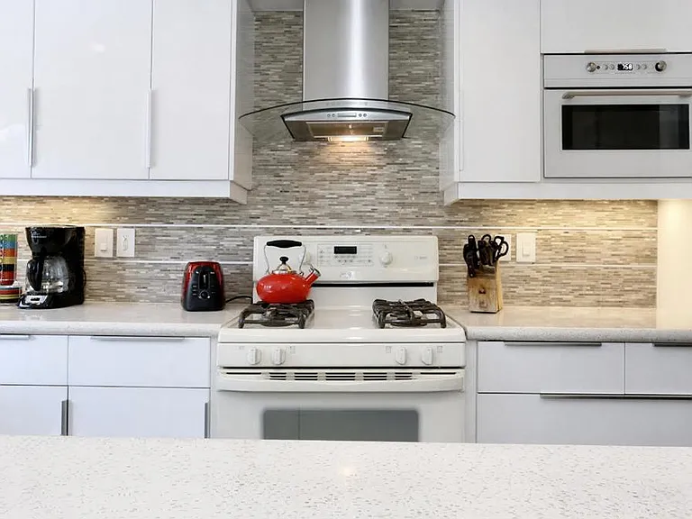 4531 Chateau Dr — Photo 16