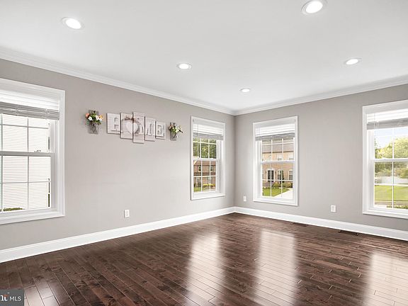 3rd image of 208 Beau Tree Dr