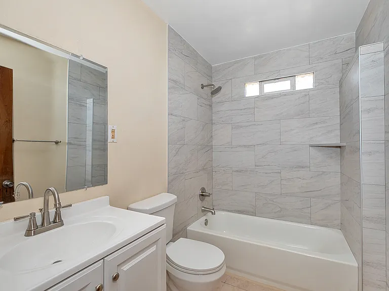 2465 S 7th Ave — Photo 10