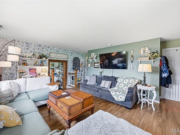 5th image of 5165 Von Beine Ln