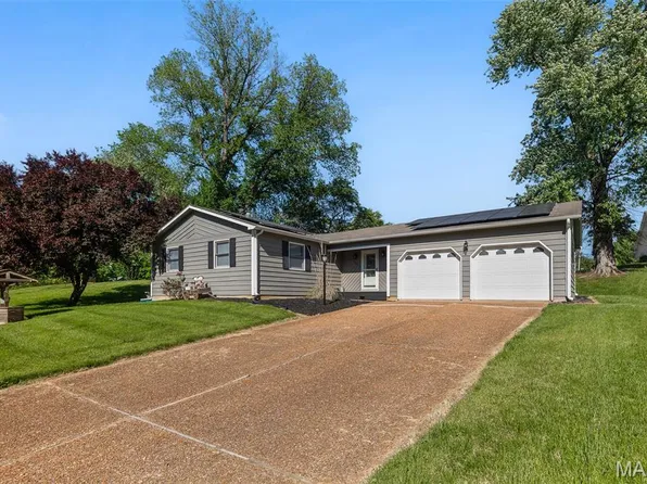 204 Coral Dr, Collinsville, IL 62234