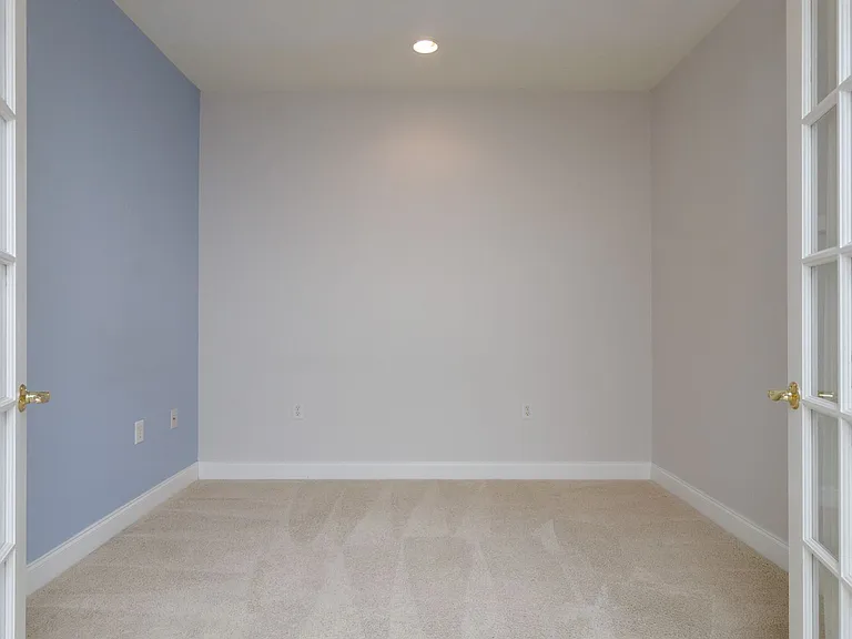 204 Hilliard Ct — Photo 18
