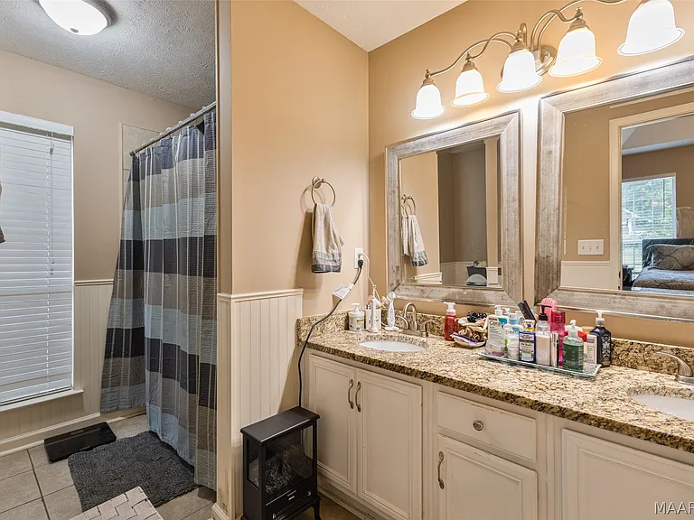 105 Foxwood Ct — Photo 18