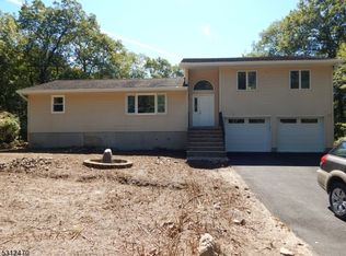 18 Elm Tree Rd, Highland Lakes, NJ 07422