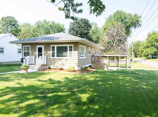202 2nd Ave, Hiawatha, IA 52233