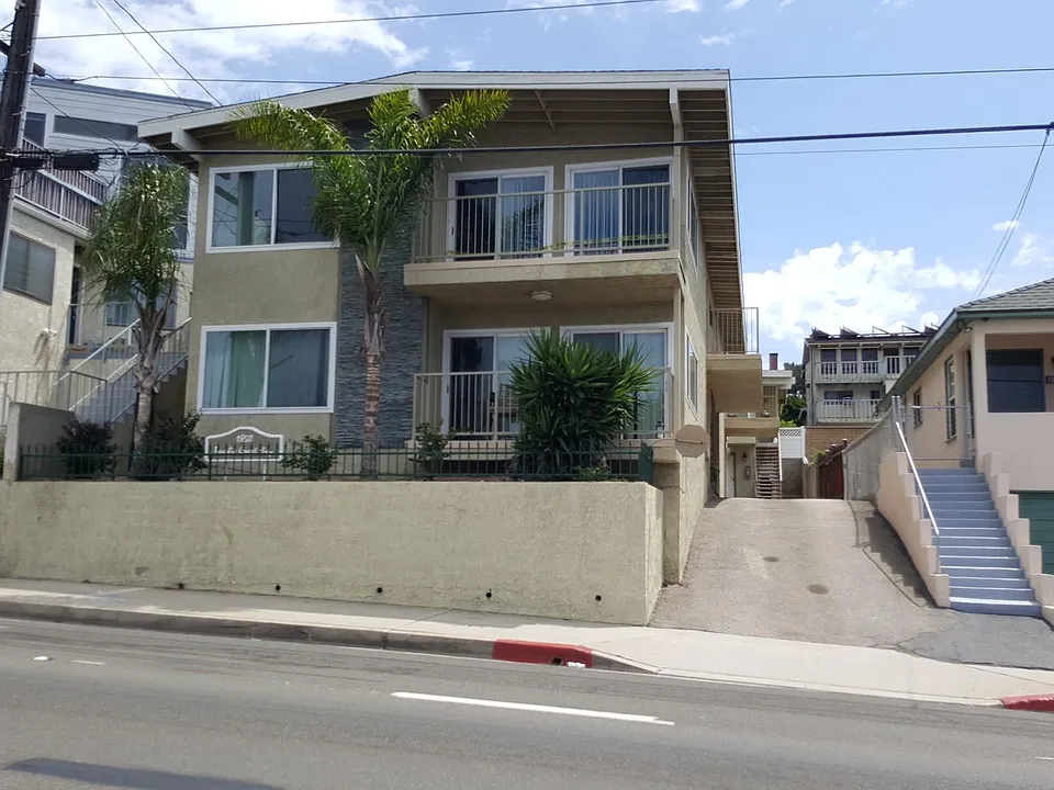 1850 Pacific Coast Hwy #3