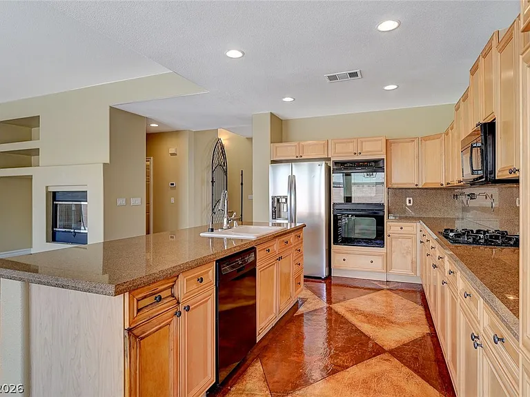 9462 Castillana Ct — Photo 10