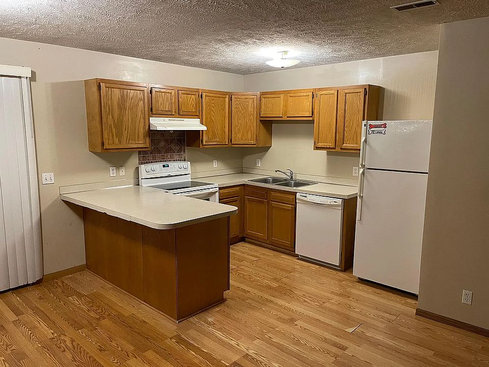 1st image of 610 Lamont Dr #2