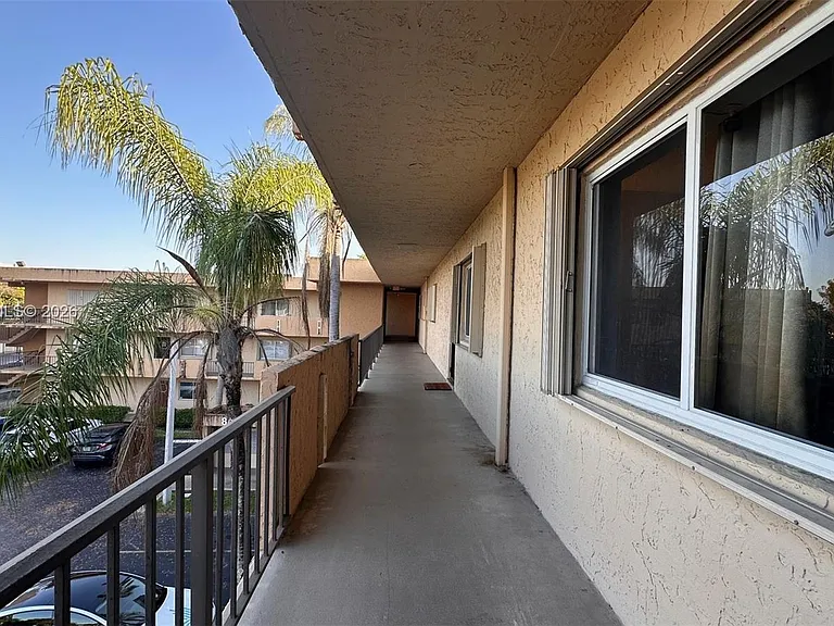 8401 SW 107th Ave #331E — Photo 4