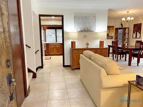 3rd image of 862 Ferndale Ct