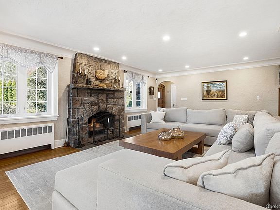 3rd image of 185 Fenimore Road