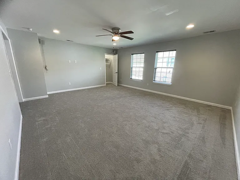 1605 Villa Cir — Photo 13