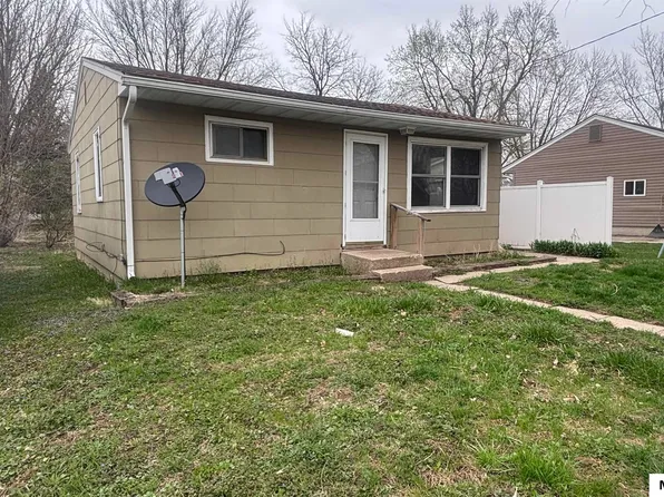 412 29th St SW, Mason City, IA 50401