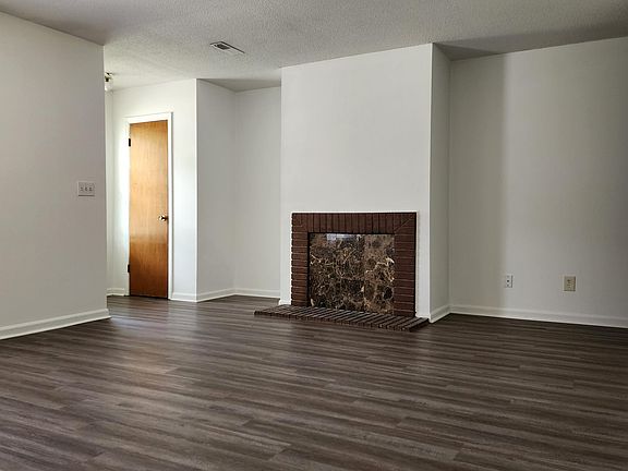 4th image of 121 Cedar Grove Dr #B