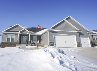 1107 Rocky Ridge Rd, Cedar Falls, IA 50613