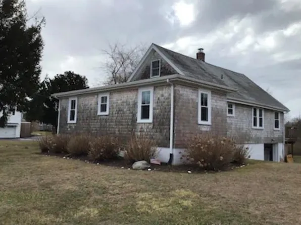 31 Hemlock Ave, Narragansett, RI 02882