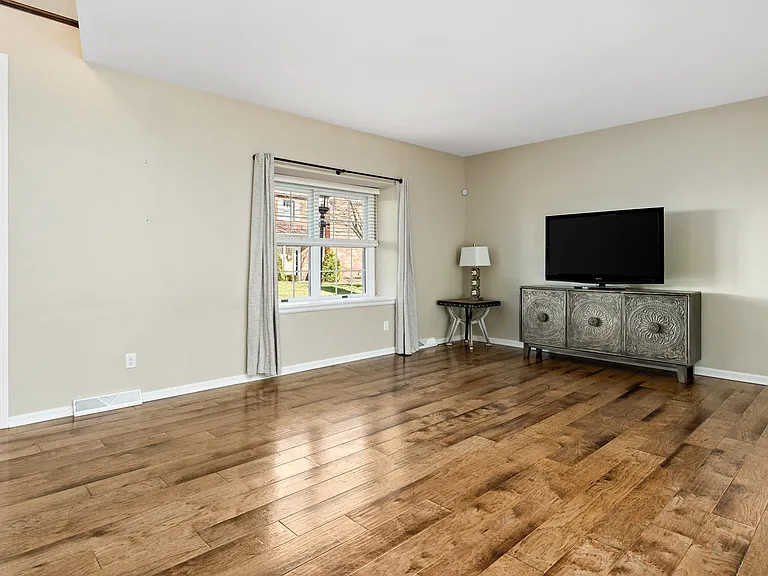 203 Boxwood Ct — Photo 6