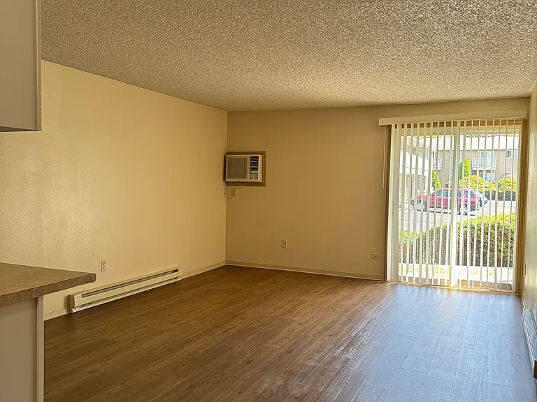 The Villa Grnd Flr - Livingroom
