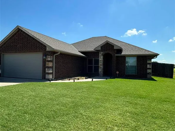 401 N Mountain Meadow Dr, Cache, OK 73527