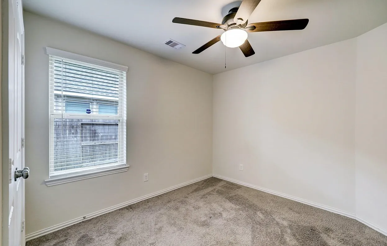 3 bed, 1923 sqft, $2,550 — Photo 4