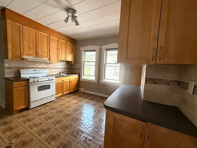 34 Demott Ave #2 — Photo 4